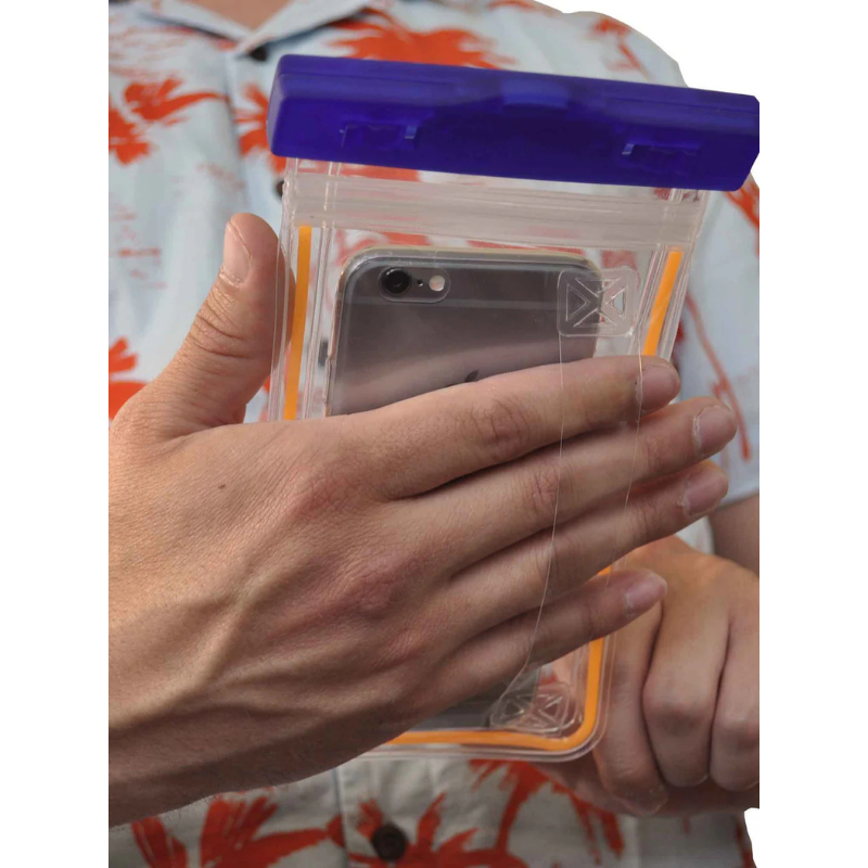 A person using a phone in Seattle Sports E‑merse Deeper 32" Waterproof Phone Clear Case