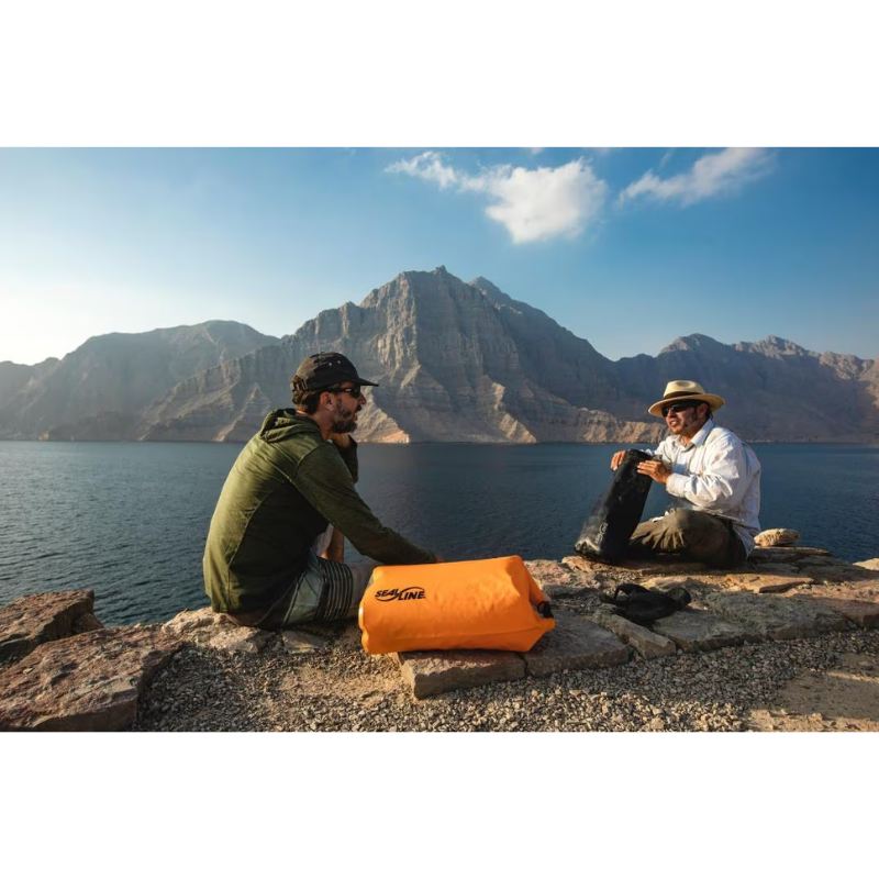 Two people with a Sealline Discovery Dry Bag 30l  orange